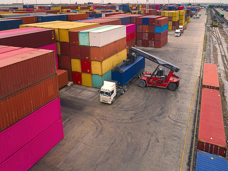 口红采用基隆LCL海运送到皮里港