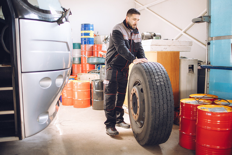 运动鞋利用中国厦门LCL海运配送至澳大利亚丹皮尔(Dampier)