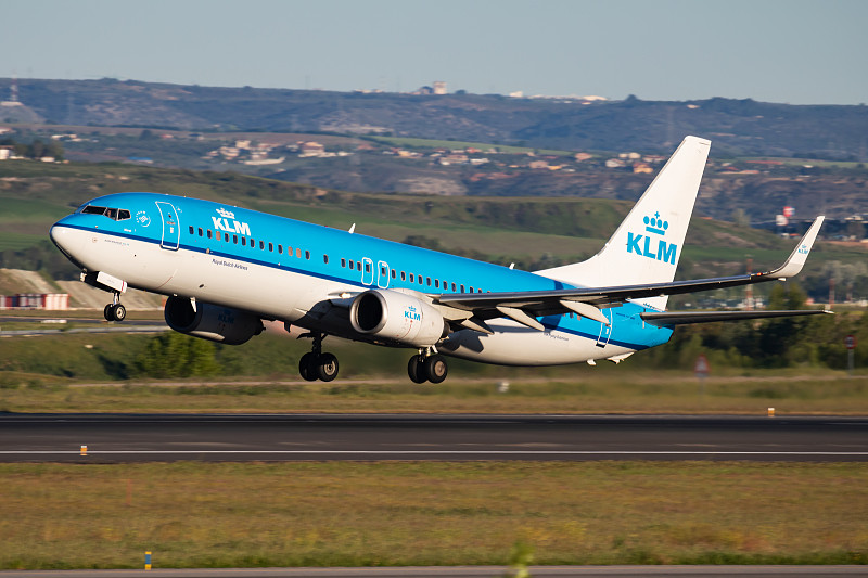 运动鞋应用东莞多式联运送到澳洲兰瑟斯顿