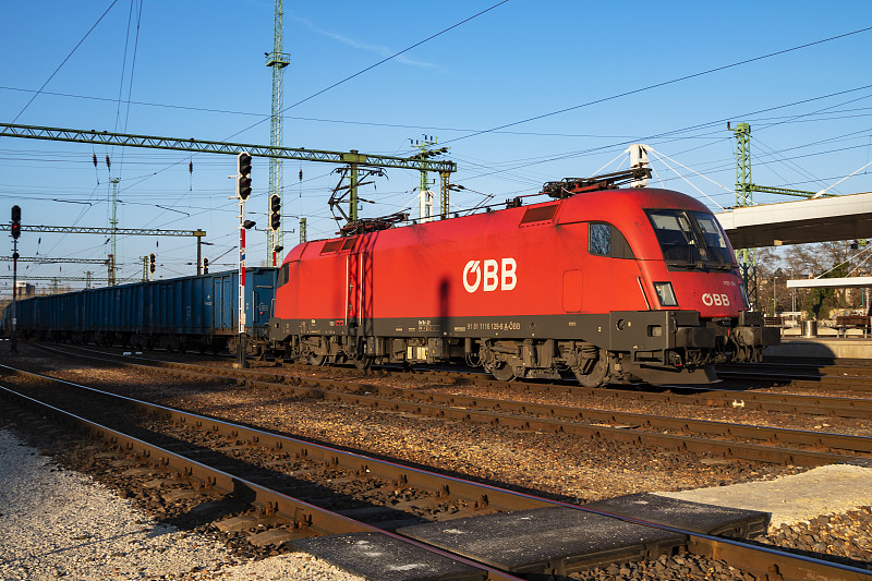 医用防护服/口罩借助中国中山集装箱运输完整送达纽卡斯尔