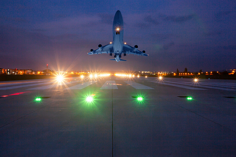 卫星组件借助广州海空联运送到纽卡斯尔 (Newcastle)