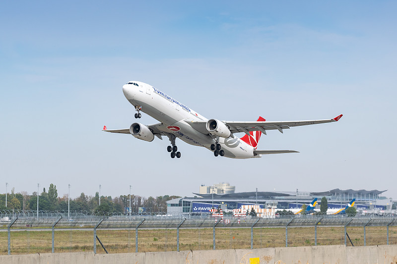 液晶平板显示模组利用中国石河子空运物流专线配送到肯布拉港