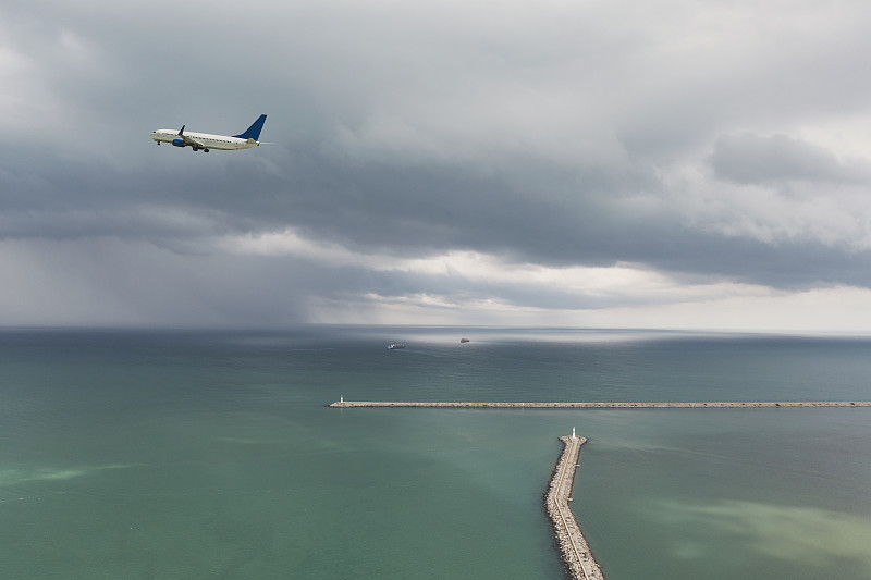 消防水龙带箱采取武汉优先空运配送到伯尼