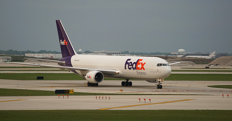 液晶显示器借用广州国际航空货运送达澳大利亚汤斯维尔