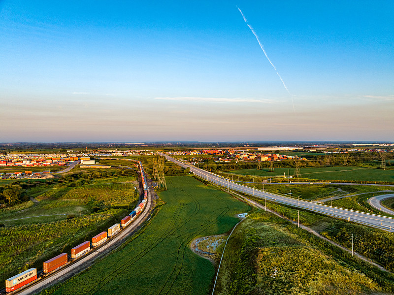 杭州到凯恩斯 (Cairns)的完美日记粉底液使用跨境联运6天速递到 杭州到凯恩斯 (Cairns)的完美日记粉底液使用跨境联运6天速递到