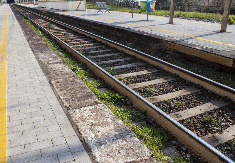 冶金原料经过中国重庆FCL海运快速送达麦凯