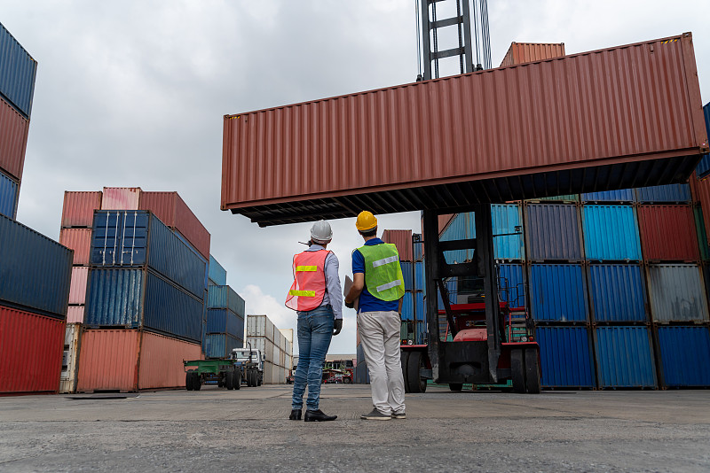 精轧型钢借助深圳飞机运输送到澳洲弗里曼特尔(Fremantle)