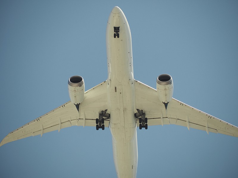 长裤经中国东莞空运物流专线送到澳大利亚布尼(Bunbury)