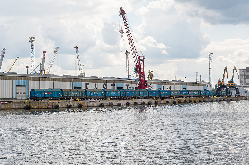 游戏方向盘借助中国深圳海上运输递送到达尔文 (Darwin)