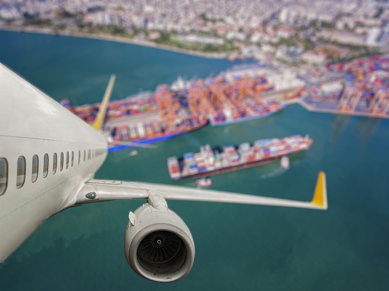 滑雪装备（滑雪板、滑雪杖、滑雪服）选用中国上海空运派送配送到澳洲伯尼(Burnie)