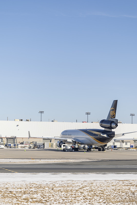 中国广州到澳洲阳光海岸的鱼泉榨菜使用经济空运6天送到