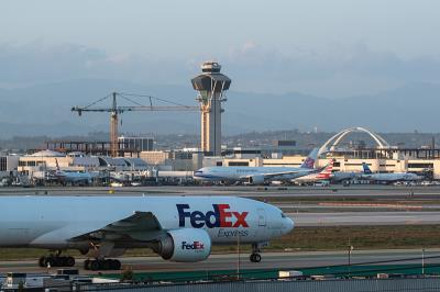 中国乌鲁木齐洗发水按压瓶采用国际航空货运8天内速递到布尼