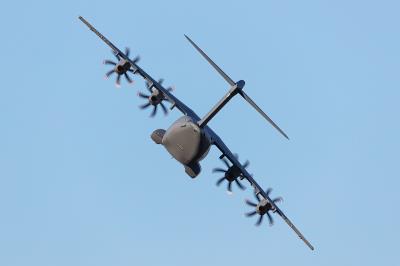 合成纤维面料借助中国南京航空快递送达澳大利亚兰瑟斯顿