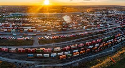 石油裂化钢管采纳中国中山海运送抵澳洲阿德莱德(Adelaide)