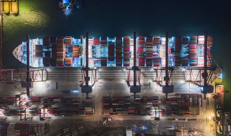 前十月，上海港集装箱吞吐量同比增长6.5%