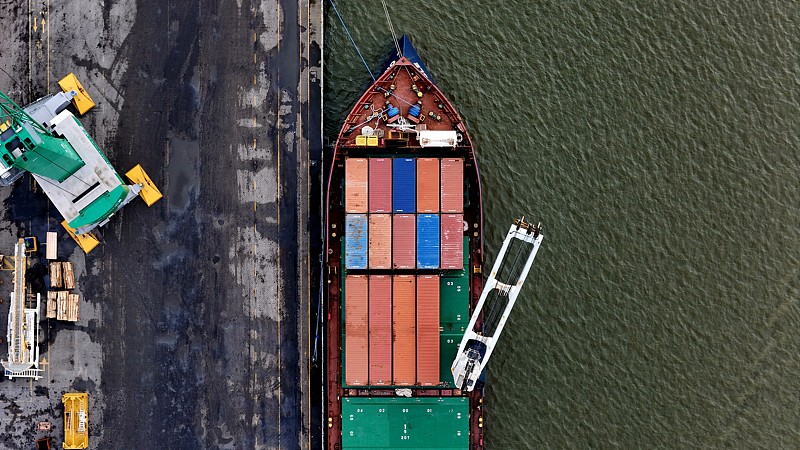 英国央行：美国关税战使全球经济面临下行风险