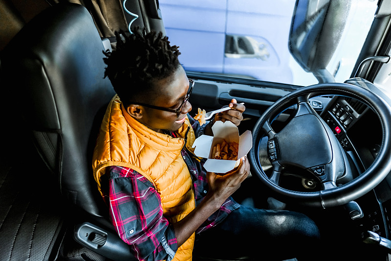 400美元/箱！赫伯罗特公布最新附加费，2026年1月1日生效