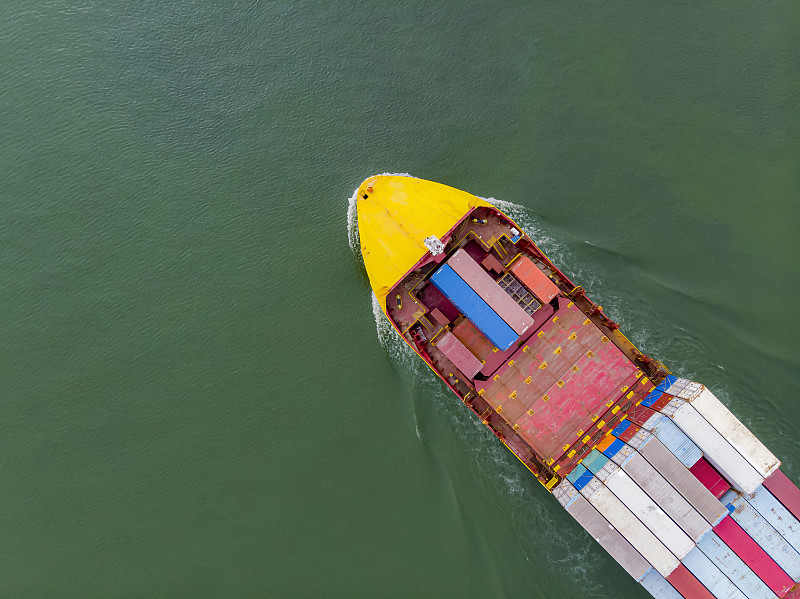 中欧班列历年累计开行突破12万列 ​“钢铁驼队”跨越新里程