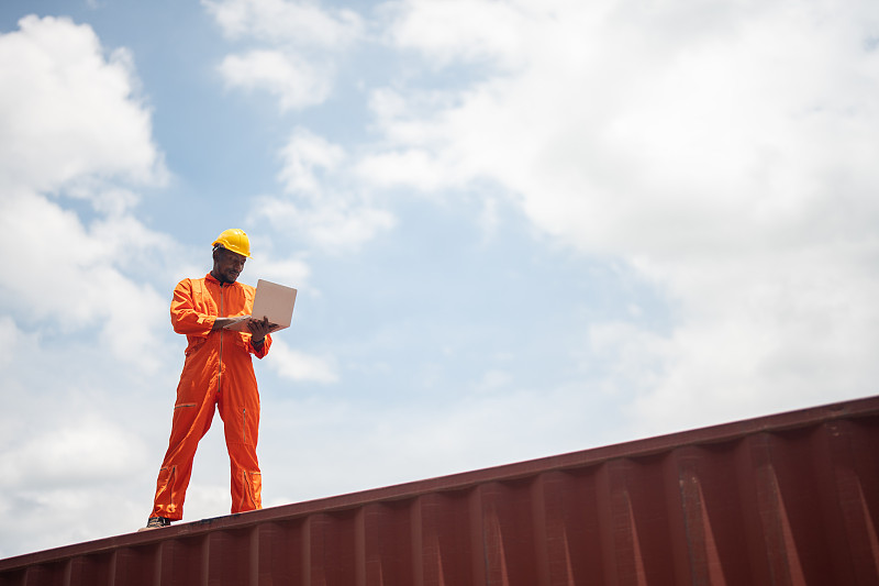 报告:集装箱航运公司继续疯狂订购新船! 报告:集装箱航运公司继续疯狂订购新船!