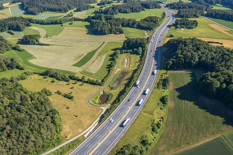 跨太平洋集装箱运价跌至红海危机前的水平 跨太平洋集装箱运价跌至红海危机前的水平