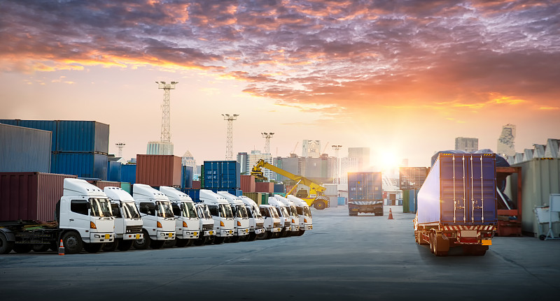 突发！两艘超级油轮霍尔木兹海峡紧急掉头（国际海运业风声鹤唳）