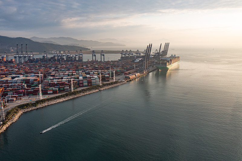 “防城港—顺德新港”集装箱班轮快线开通