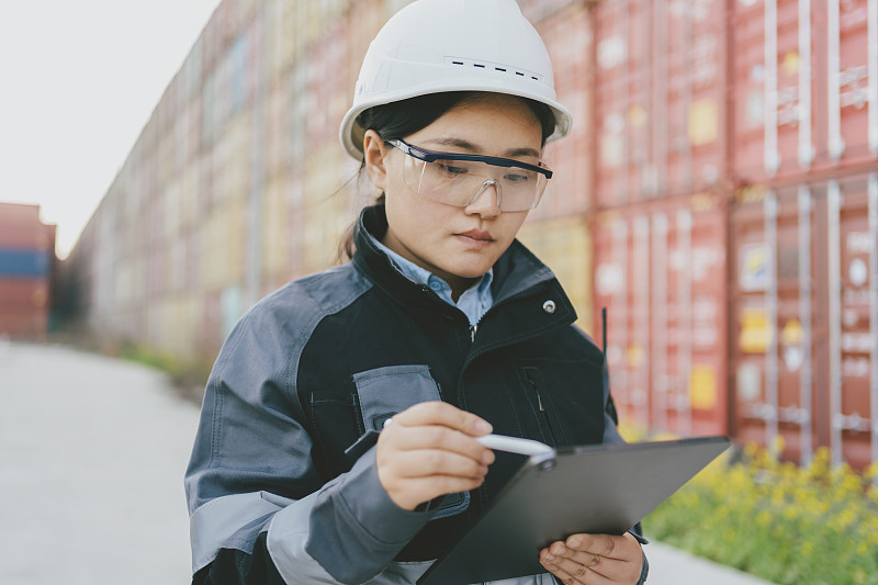 河南中欧班列再上新:郑州至阿拉山口境列车启程 河南中欧班列再上新:郑州至阿拉山口境列车启程