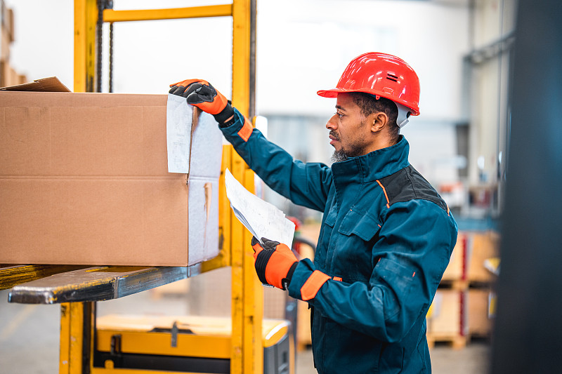 中吉乌土国际多式联运试运行 中欧物流新通道自喀什启程