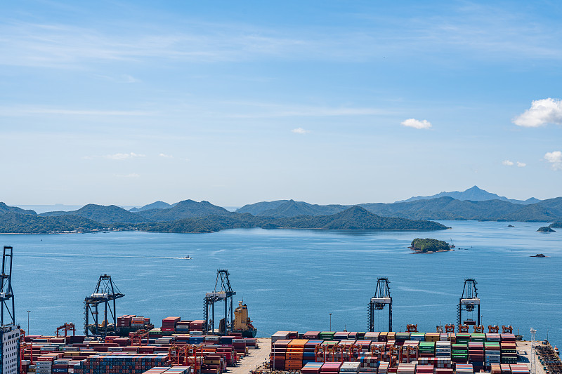 曹妃甸港前物流铁路专用线首趟货运专列正式发车