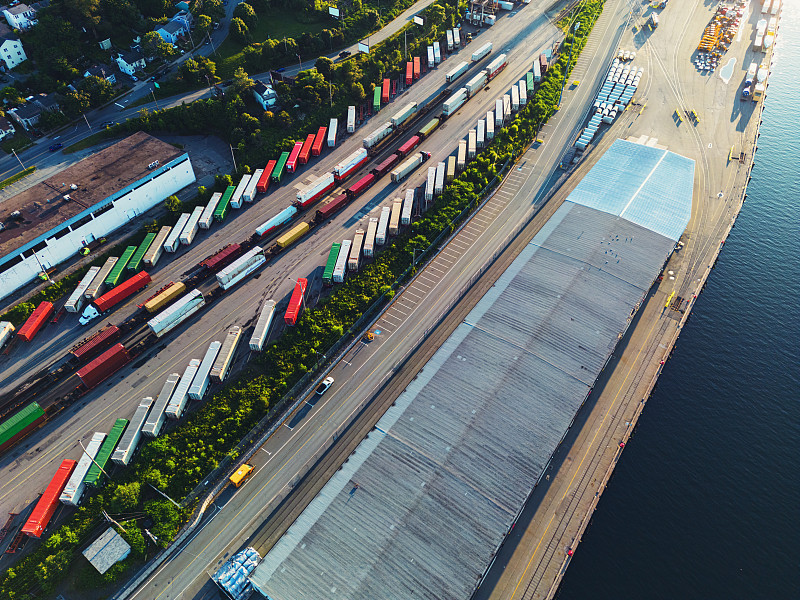 中远海运特运：前九月利润上涨，并新增42艘船舶