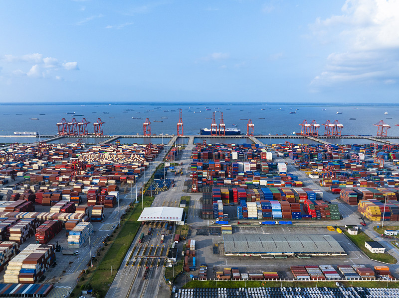 宁波舟山港年集装箱吞吐量，首破4000万标箱