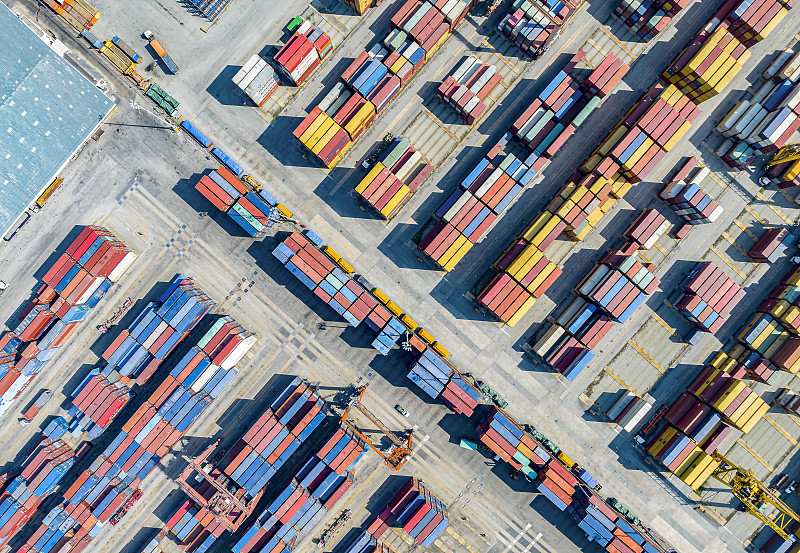 苏伊士运河:大型集装箱船已开始重返 苏伊士运河:大型集装箱船已开始重返