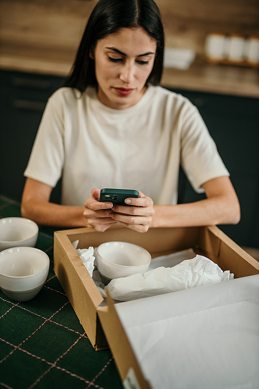 山东港口青岛港今年货物吞吐量突破7亿吨