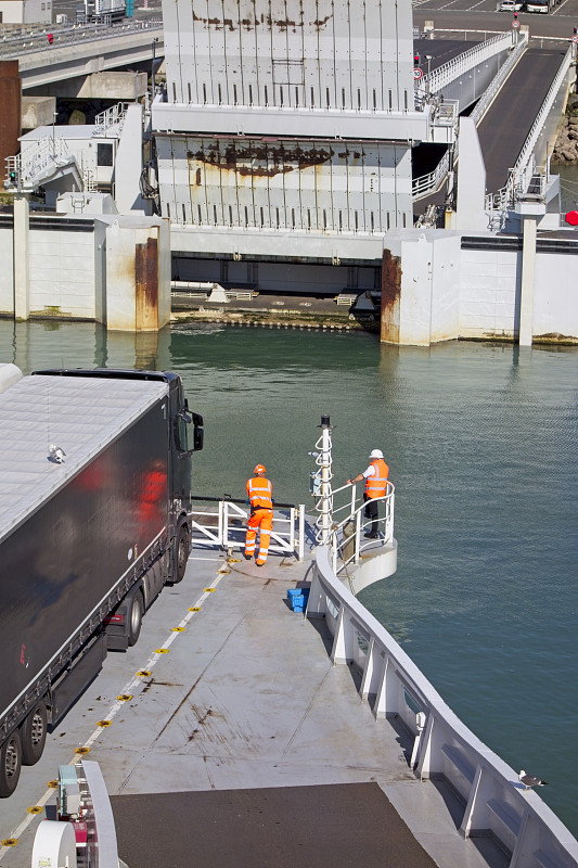 德国将解除对以色列军备出口限制 德国将解除对以色列军备出口限制