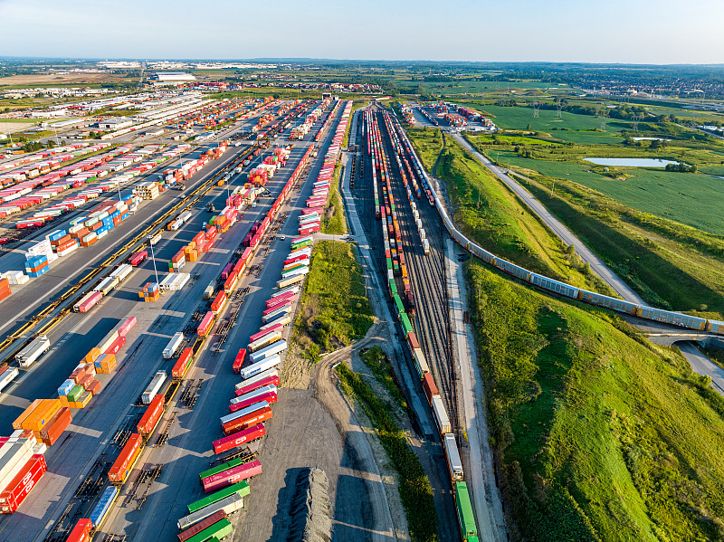 江苏太仓港：现代化港口助力国产汽车加速“出海”