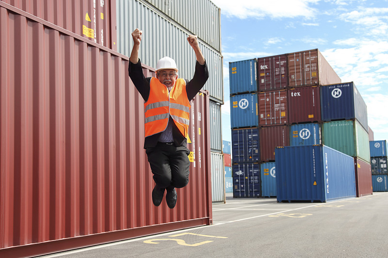 乘联分会：6月1—30日全国乘用车新能源市场零售107.1万辆，同比增长25%