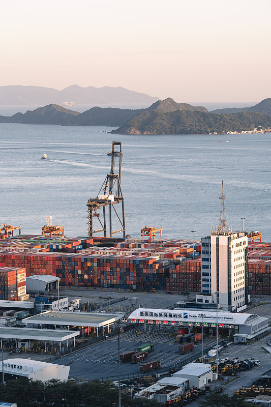 上合示范区多式联运中心年度集装箱办理量突破30万TEU