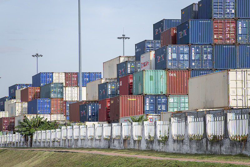 中国到美国海运费用多少钱一吨? 中国到美国海运费用多少钱一吨?