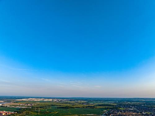 深圳到卡迪夫客机腹舱带货