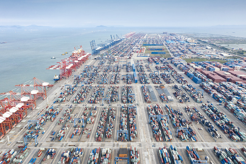 经由中国上海化妆品寄到英国莱斯特