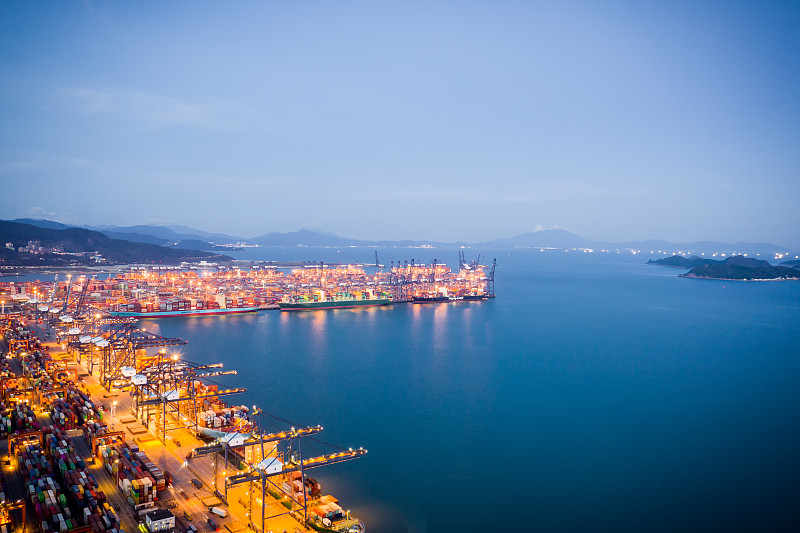 通过中国大连床寄到英国布里斯托尔