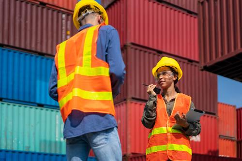 广州到利物浦拼箱海运专属集装箱通道