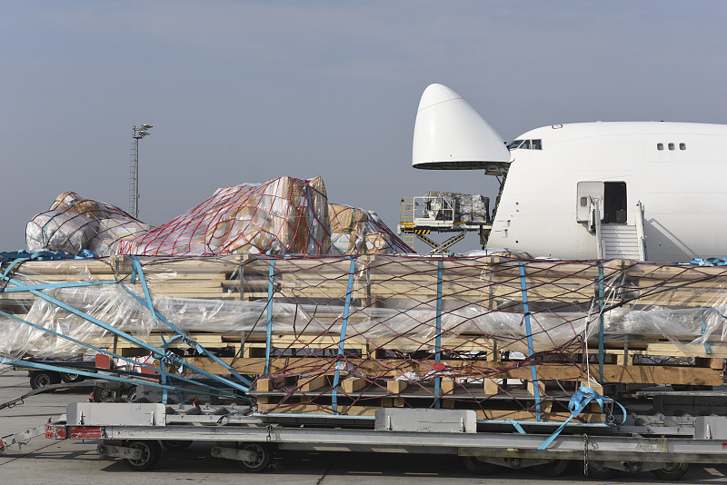 中国秦皇岛到利物浦客机腹舱带货