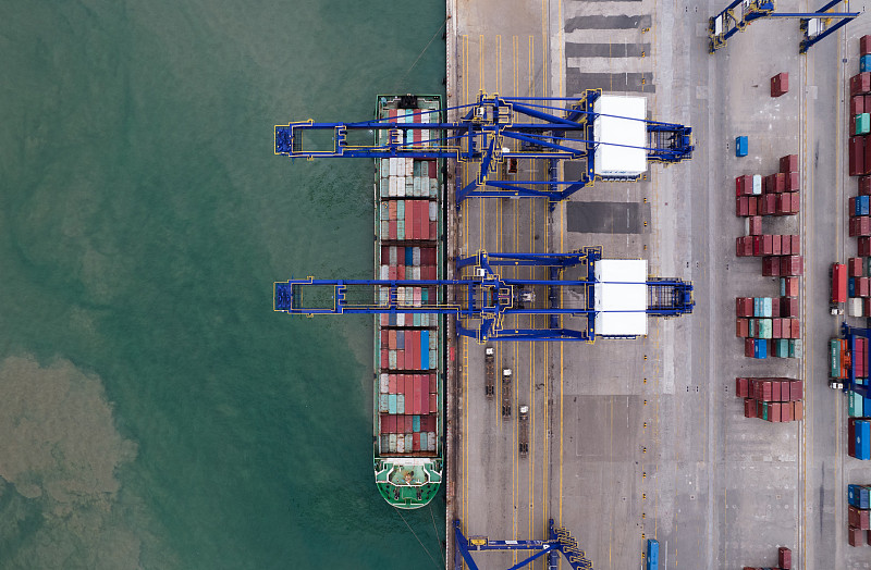 基于成都油画寄到英国阿伯丁 基于成都油画寄到英国阿伯丁