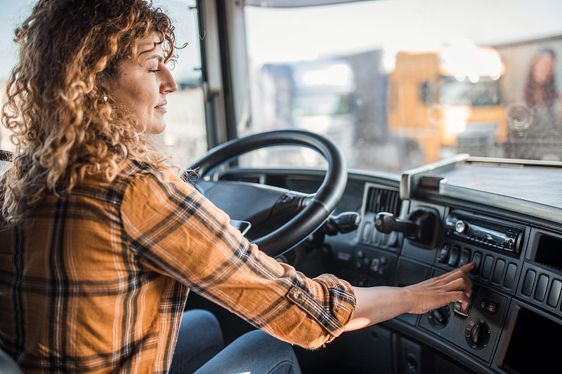 通过中国郑州把活货邮寄到英国诺丁汉