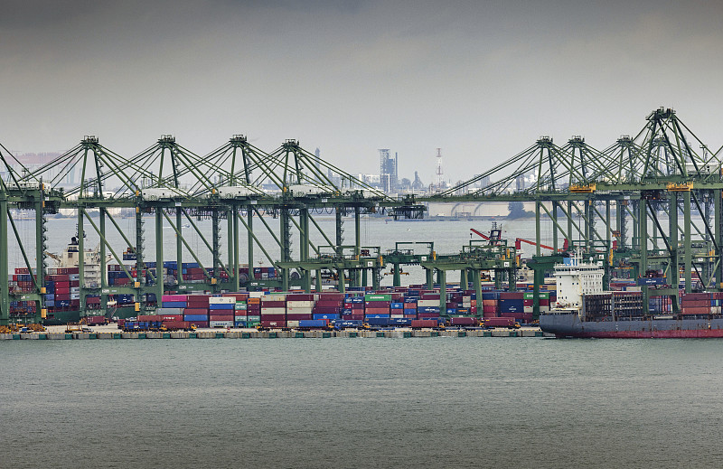 经过东莞把蓄电池寄到英国牛津