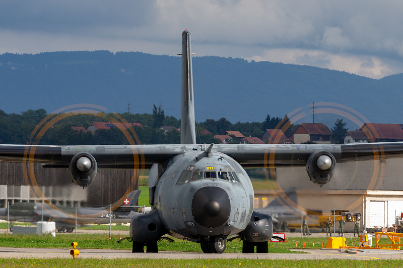 广东东莞到英国伍尔弗汉普顿客机腹舱带货