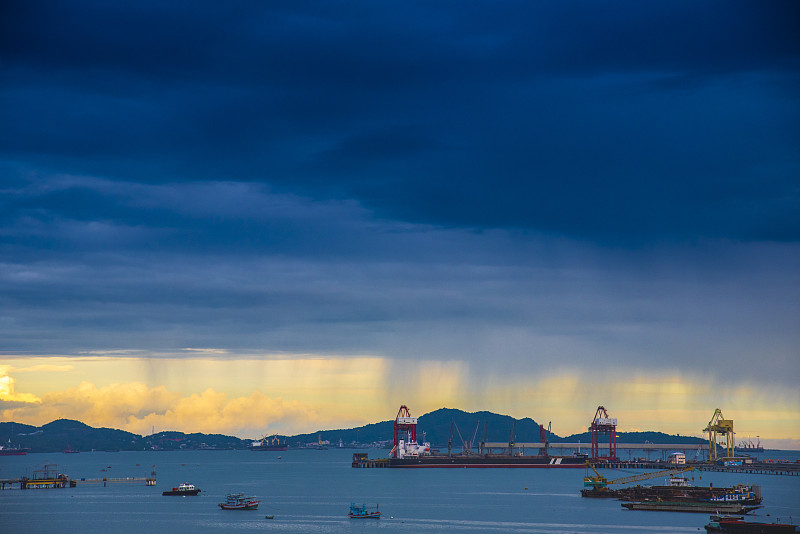 北京到布里斯托尔客机腹舱带货