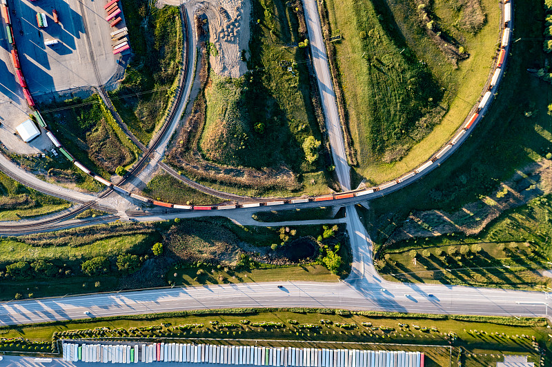 中国广东深圳到阿联酋客机腹舱带货