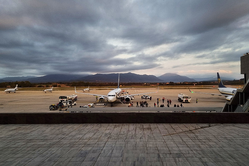 中国广东东莞到澳大利亚客机腹舱带货